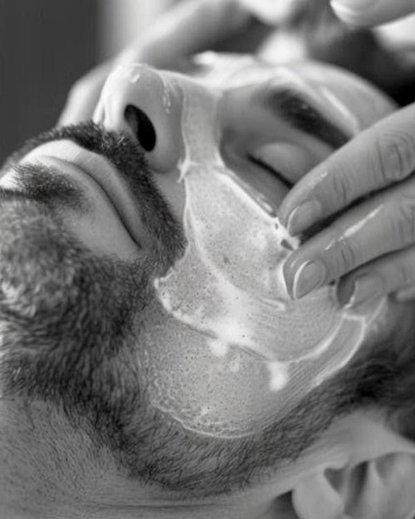 Miesten kasvohoito – ei turhaa, vain toimivaa hoitoa!